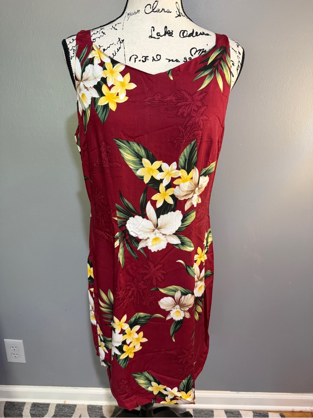SANDWICH ISLE Floral Sleeveless Burgundy Midi Dress with Tropical Print SZ L